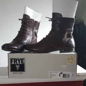 Jillian Lace up, dark brown  Frye boots